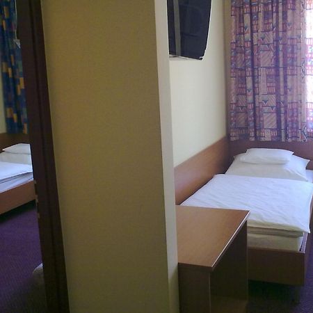 Hotel Thelena Tolna المظهر الخارجي الصورة
