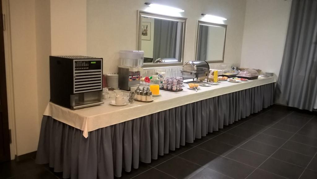 Hotel Thelena Tolna المظهر الخارجي الصورة