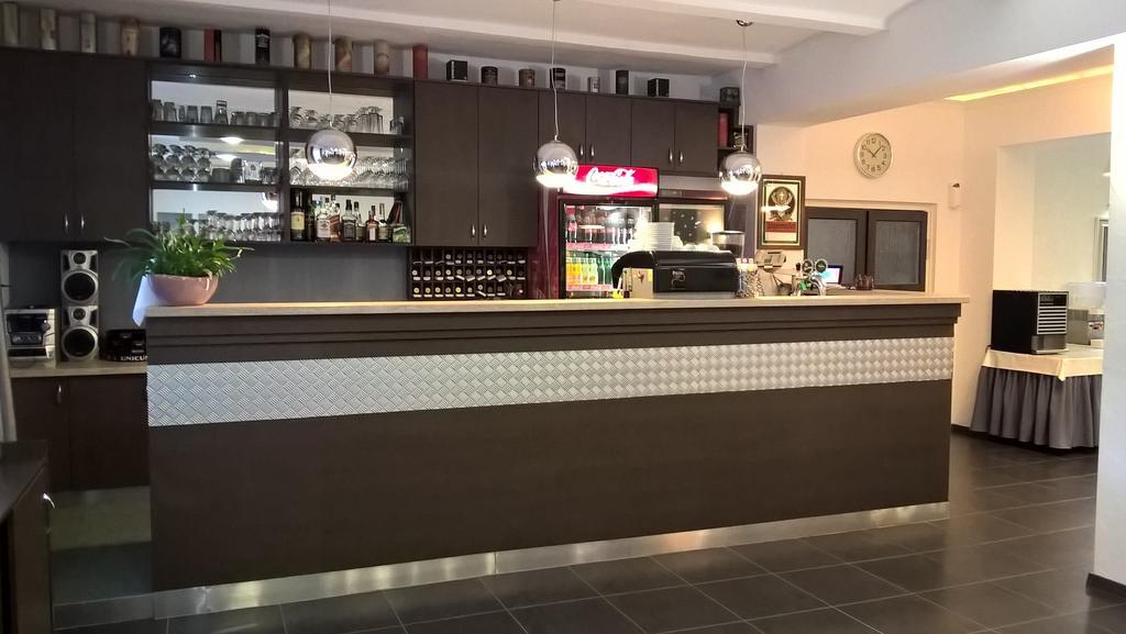 Hotel Thelena Tolna المظهر الخارجي الصورة
