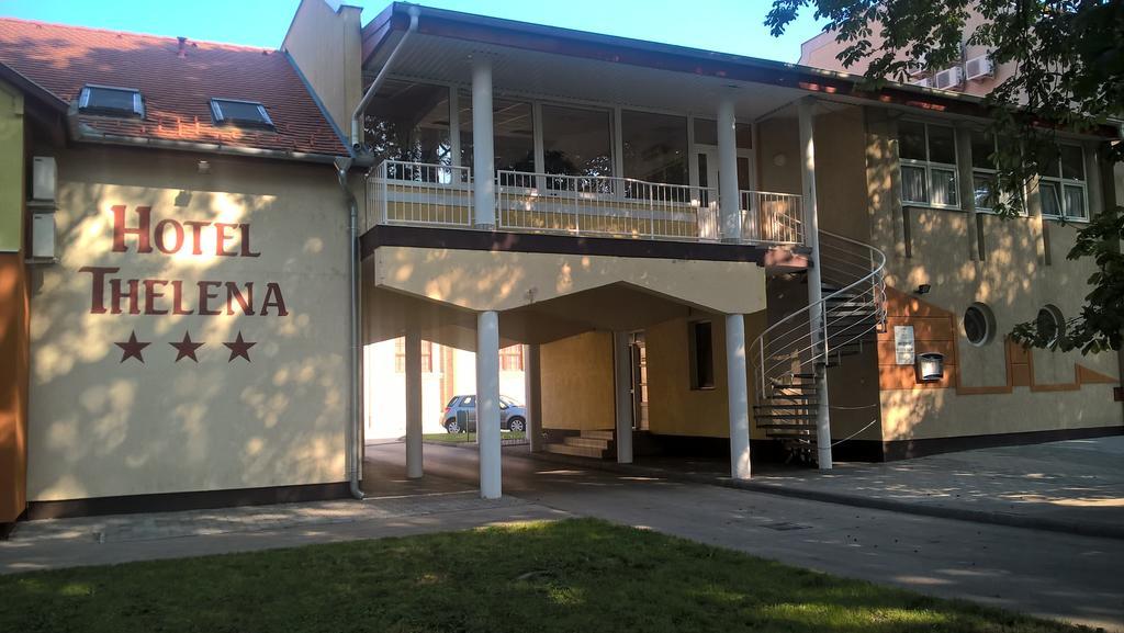 Hotel Thelena Tolna المظهر الخارجي الصورة